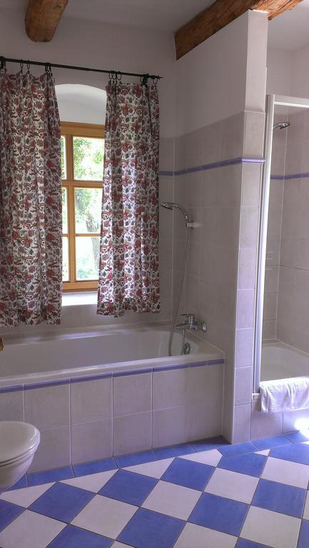 Gastehaus Im Weingut Schloss Proschwitz Hotel Meissen Room photo
